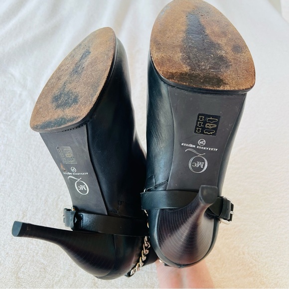 ALEXANDER MCQUEEN CHAIN STRAP STILETTO ANKLE BOOTS SIZE 8.5 EUC - Picture 12 of 16